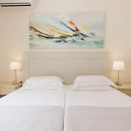Beachfront Villa Victoras - With Private Beach Сидари Екстериор снимка