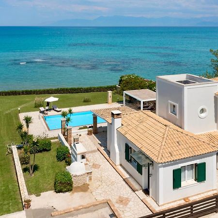 Beachfront Villa Victoras - With Private Beach Сидари Екстериор снимка