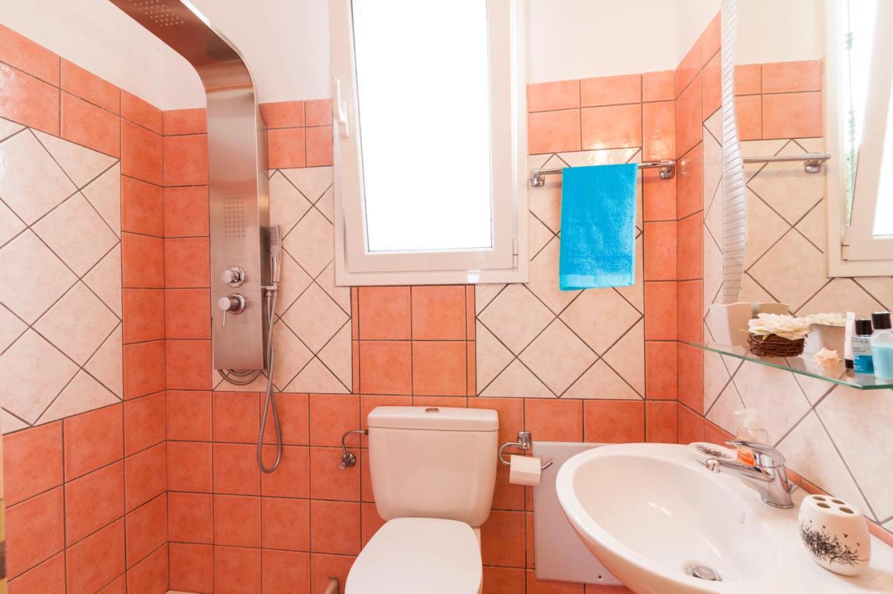 Beachfront Villa Victoras - With Private Beach Сидари Екстериор снимка