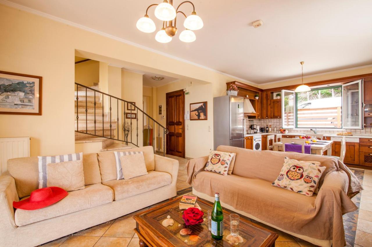 Beachfront Villa Victoras - With Private Beach Сидари Екстериор снимка