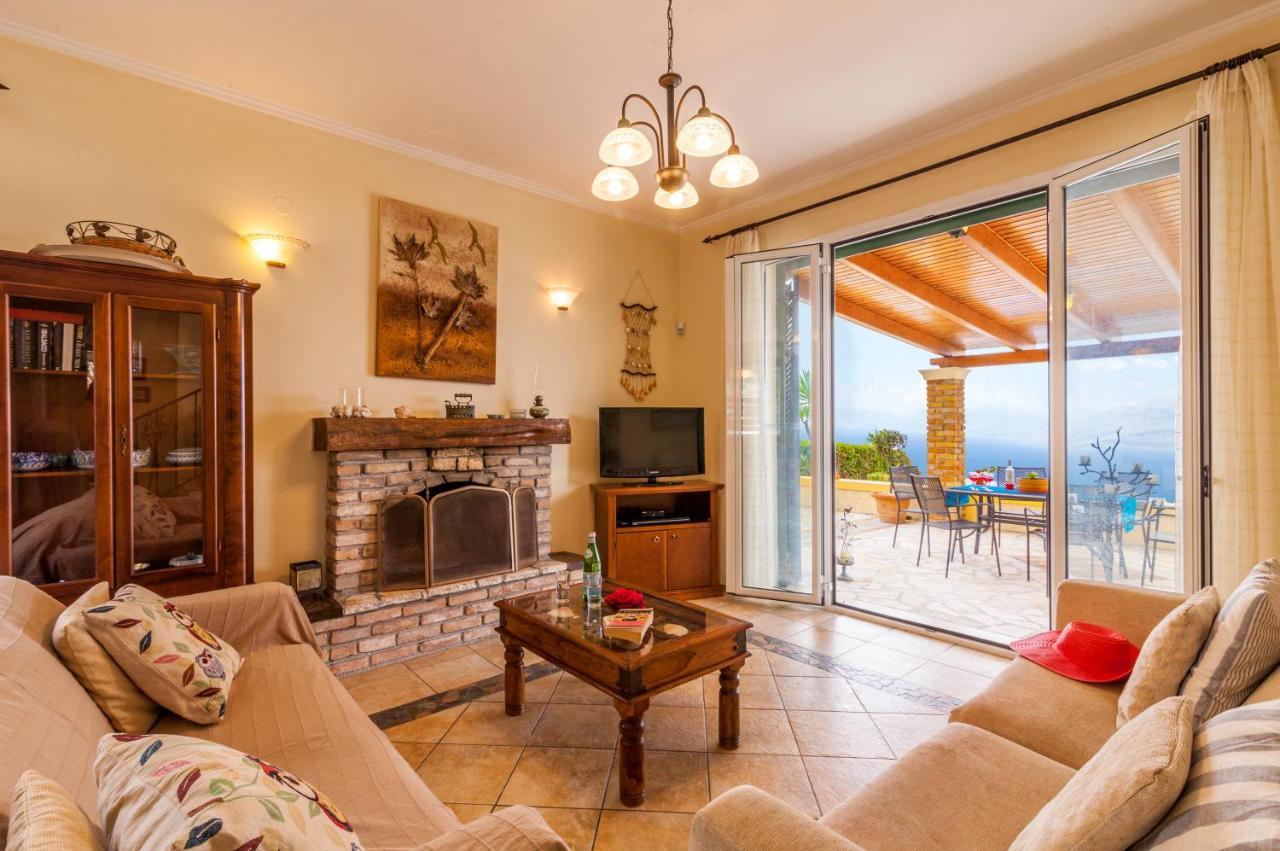Beachfront Villa Victoras - With Private Beach Сидари Екстериор снимка