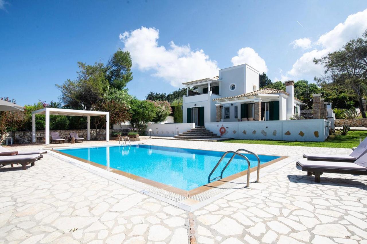 Beachfront Villa Victoras - With Private Beach Сидари Екстериор снимка