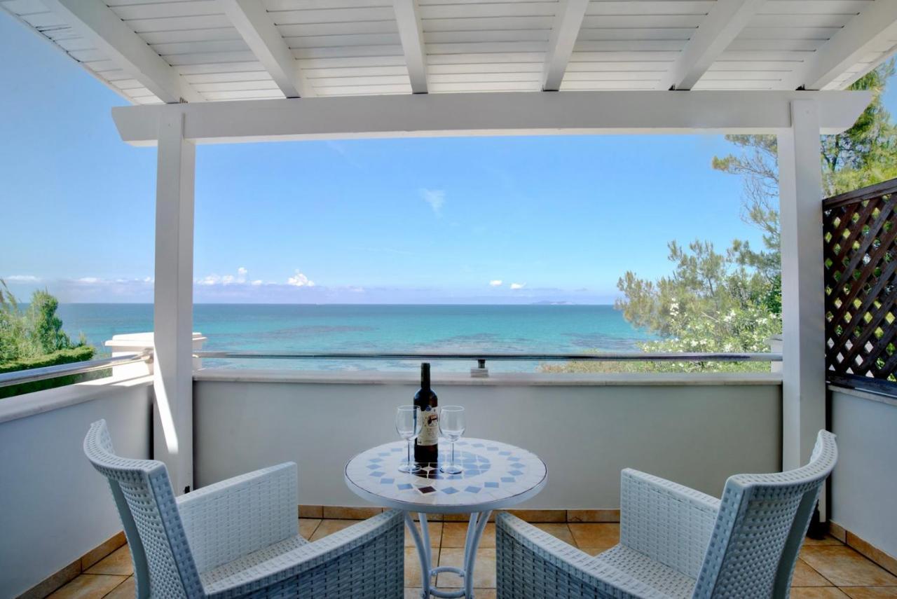 Beachfront Villa Victoras - With Private Beach Сидари Екстериор снимка