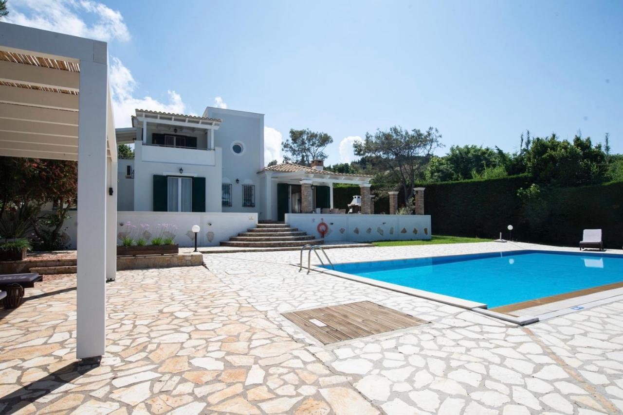 Beachfront Villa Victoras - With Private Beach Сидари Екстериор снимка