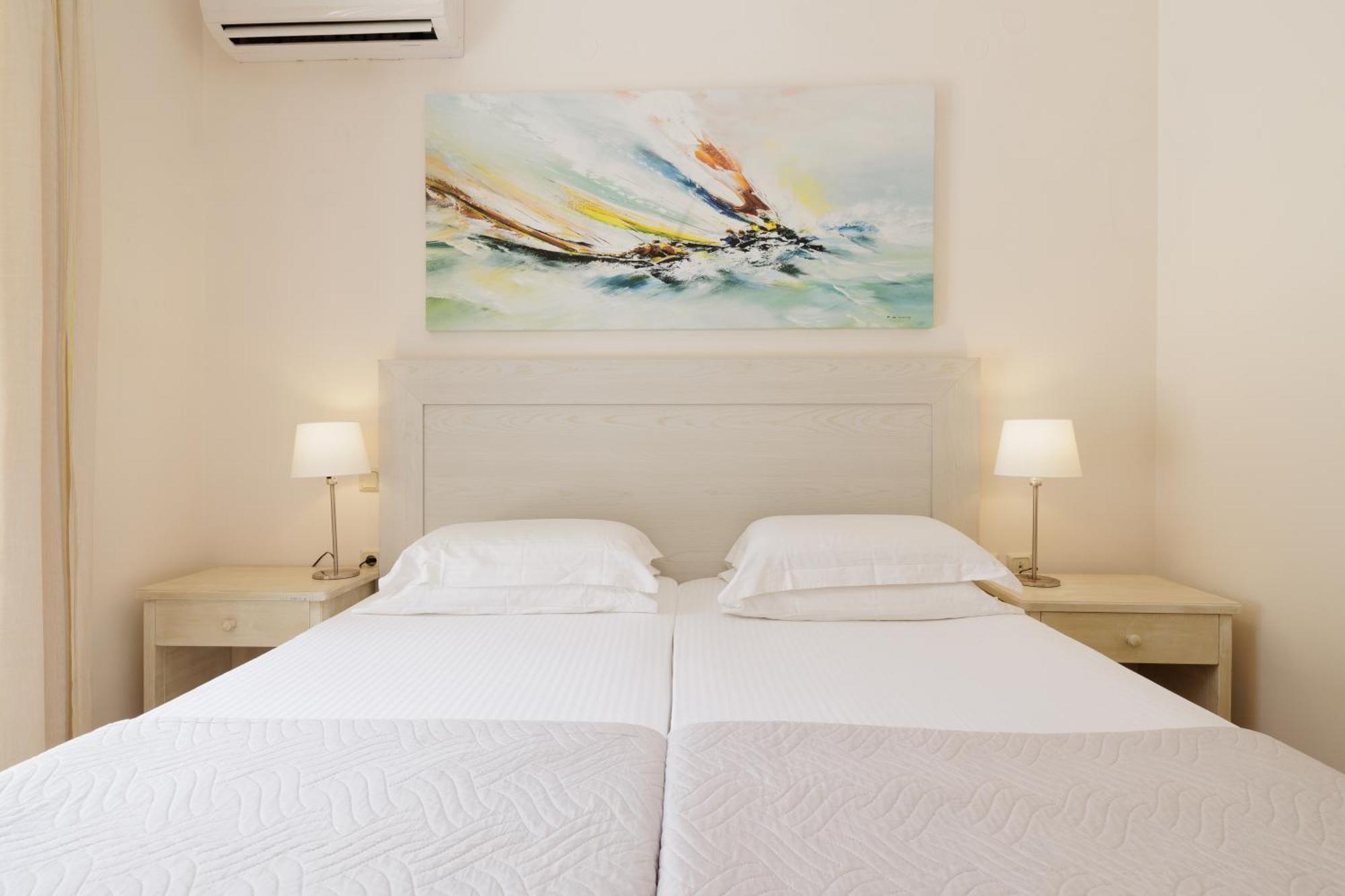 Beachfront Villa Victoras - With Private Beach Сидари Екстериор снимка