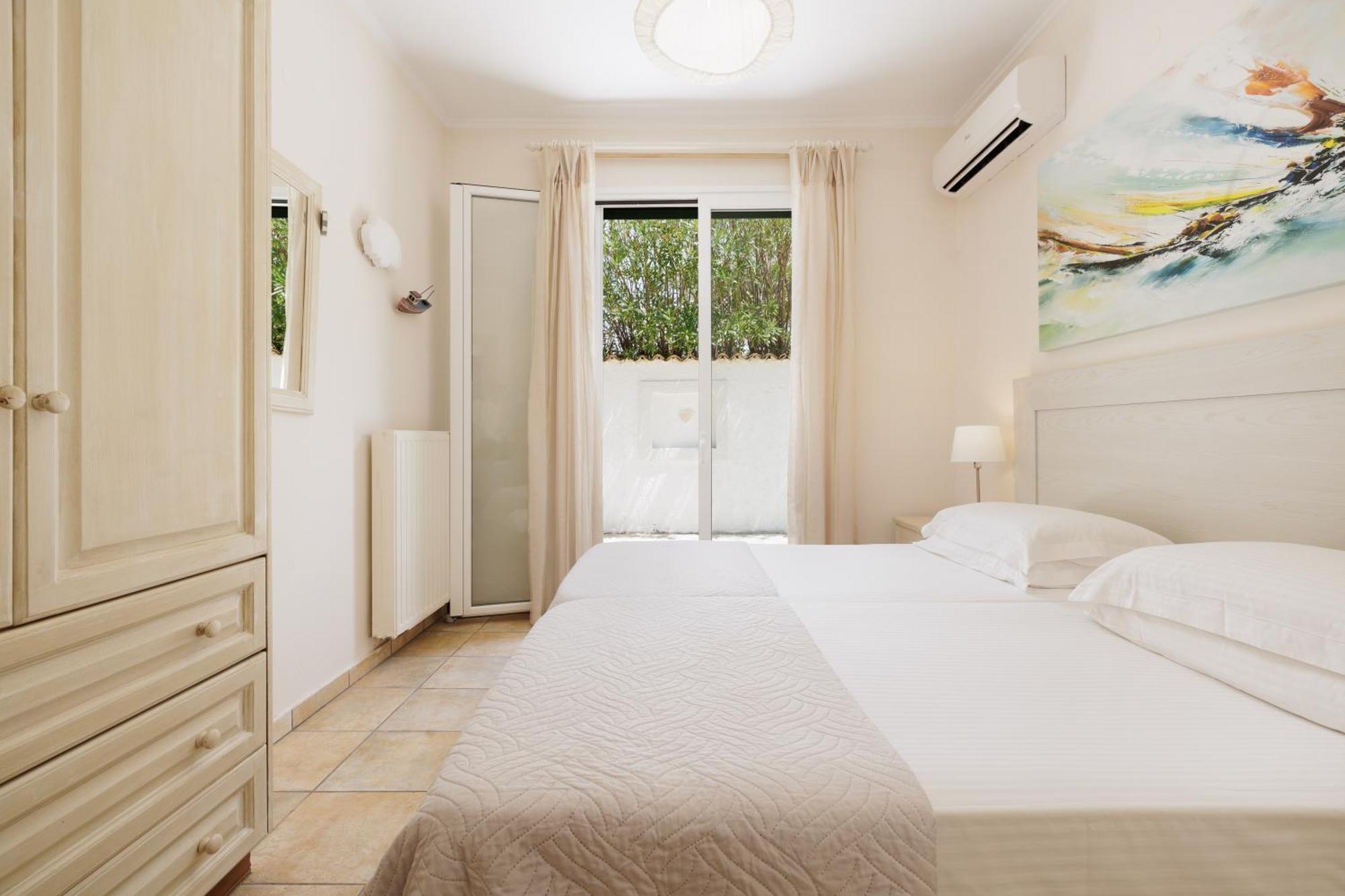 Beachfront Villa Victoras - With Private Beach Сидари Екстериор снимка