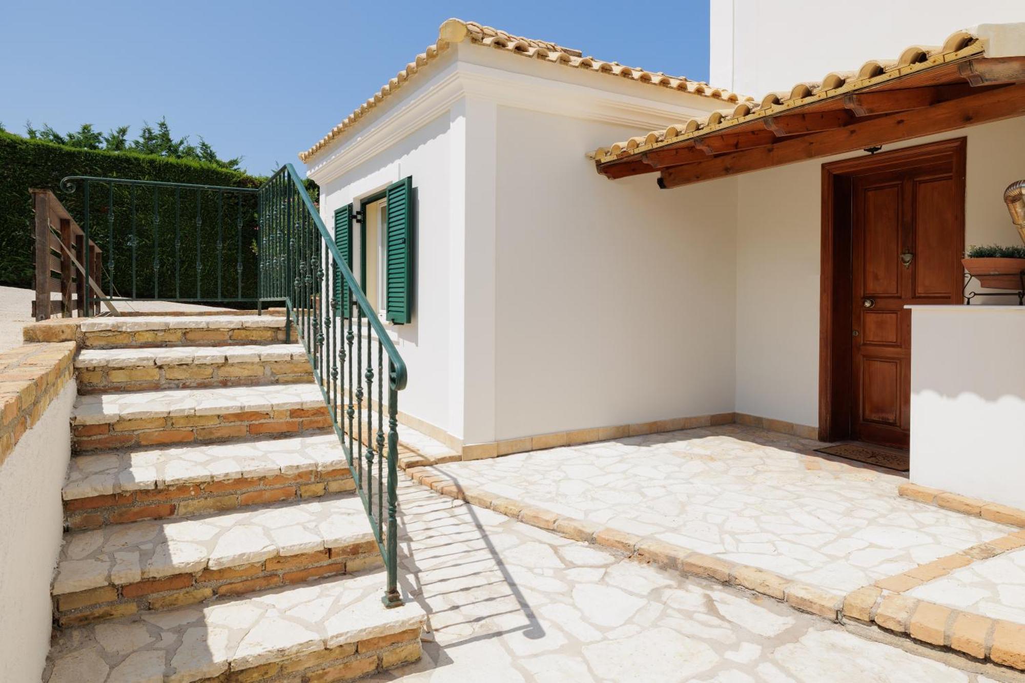 Beachfront Villa Victoras - With Private Beach Сидари Екстериор снимка