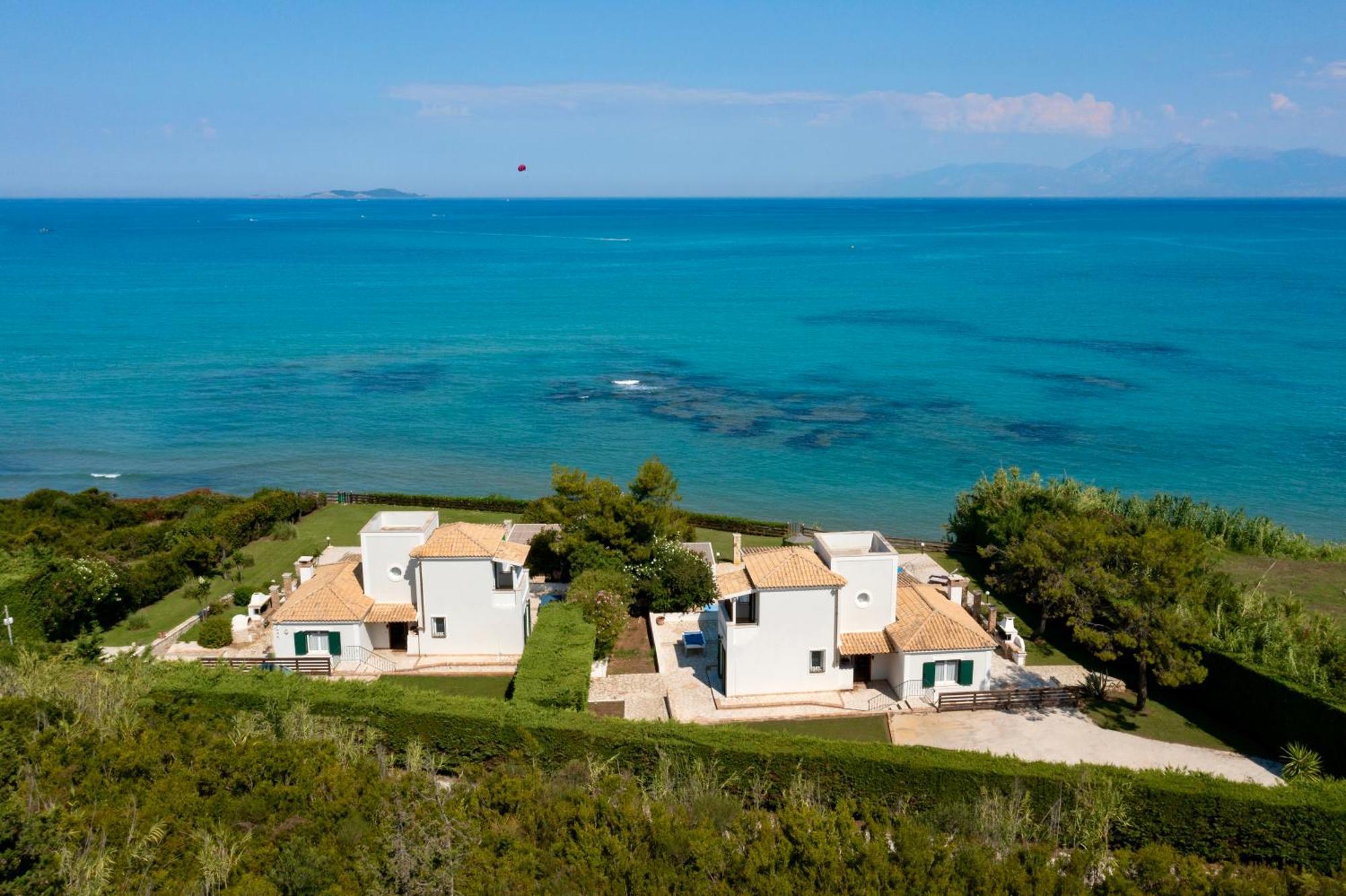 Beachfront Villa Victoras - With Private Beach Сидари Екстериор снимка