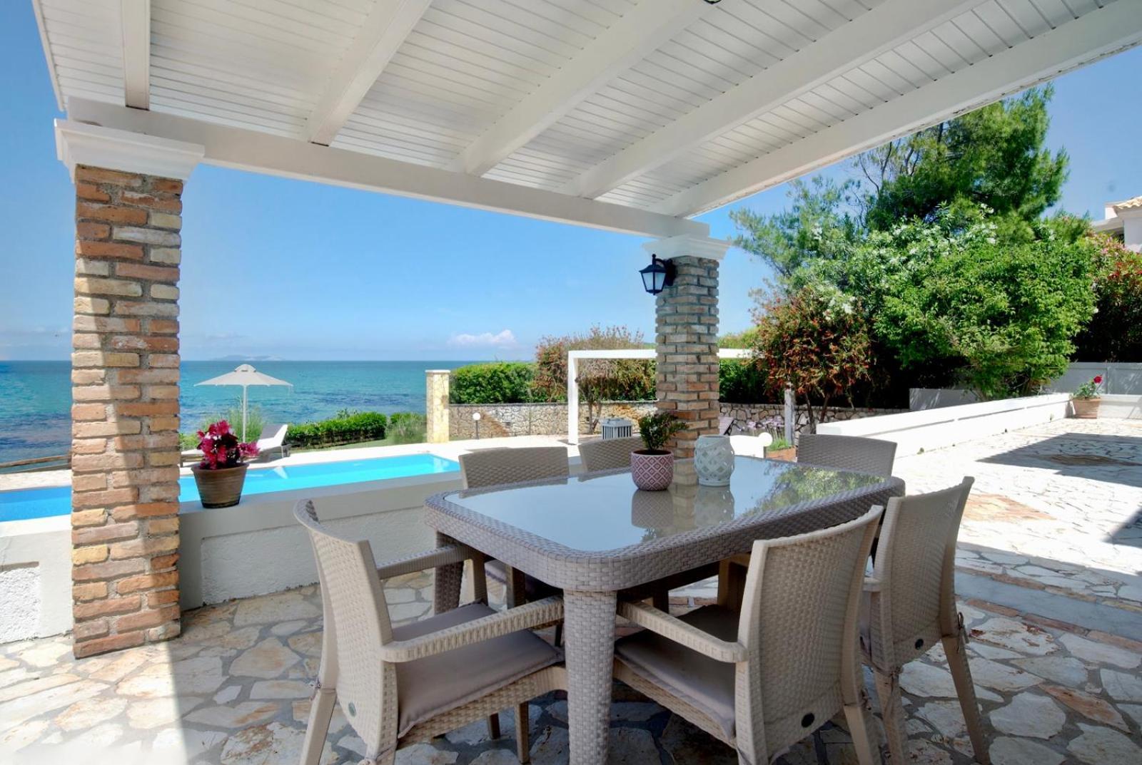 Beachfront Villa Victoras - With Private Beach Сидари Екстериор снимка