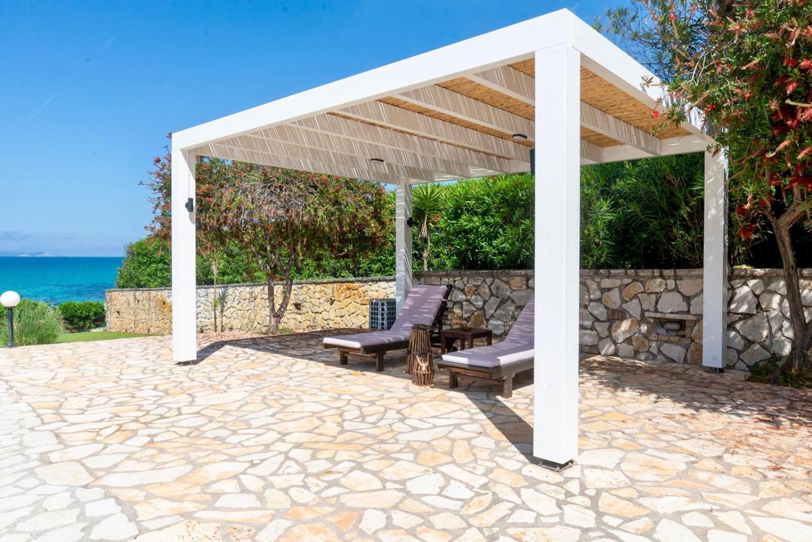 Beachfront Villa Victoras - With Private Beach Сидари Екстериор снимка
