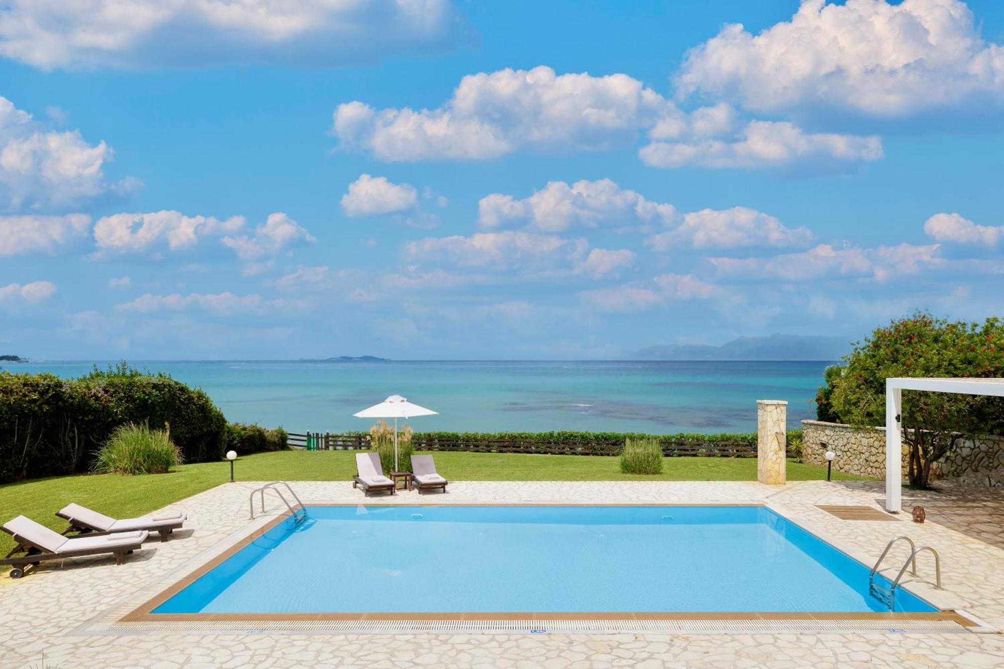 Beachfront Villa Victoras - With Private Beach Сидари Екстериор снимка